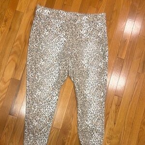 HUE Beige and Cream Leopard Print Stretch Leggings